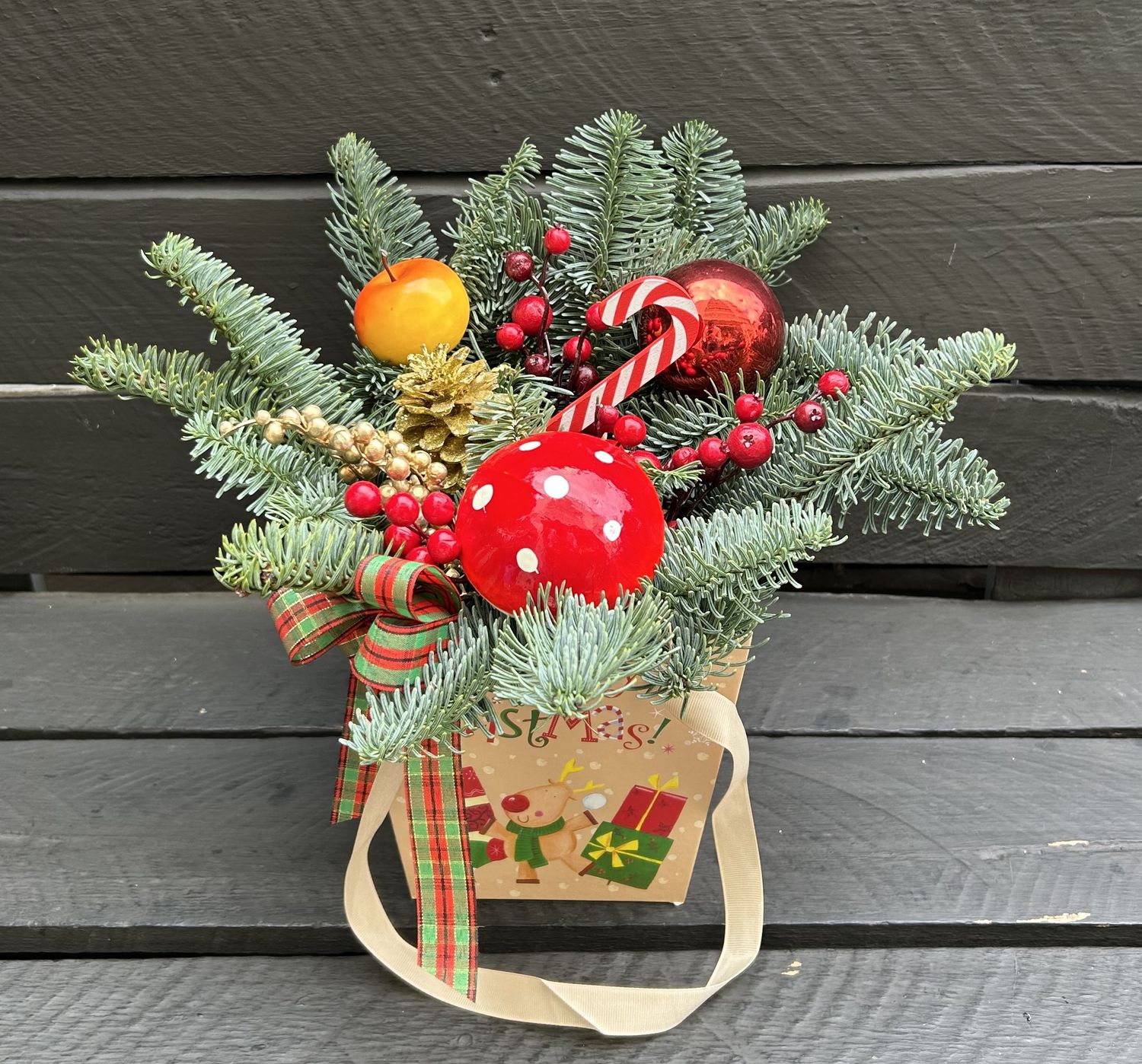 X17 - Christmas Arrangement in a box