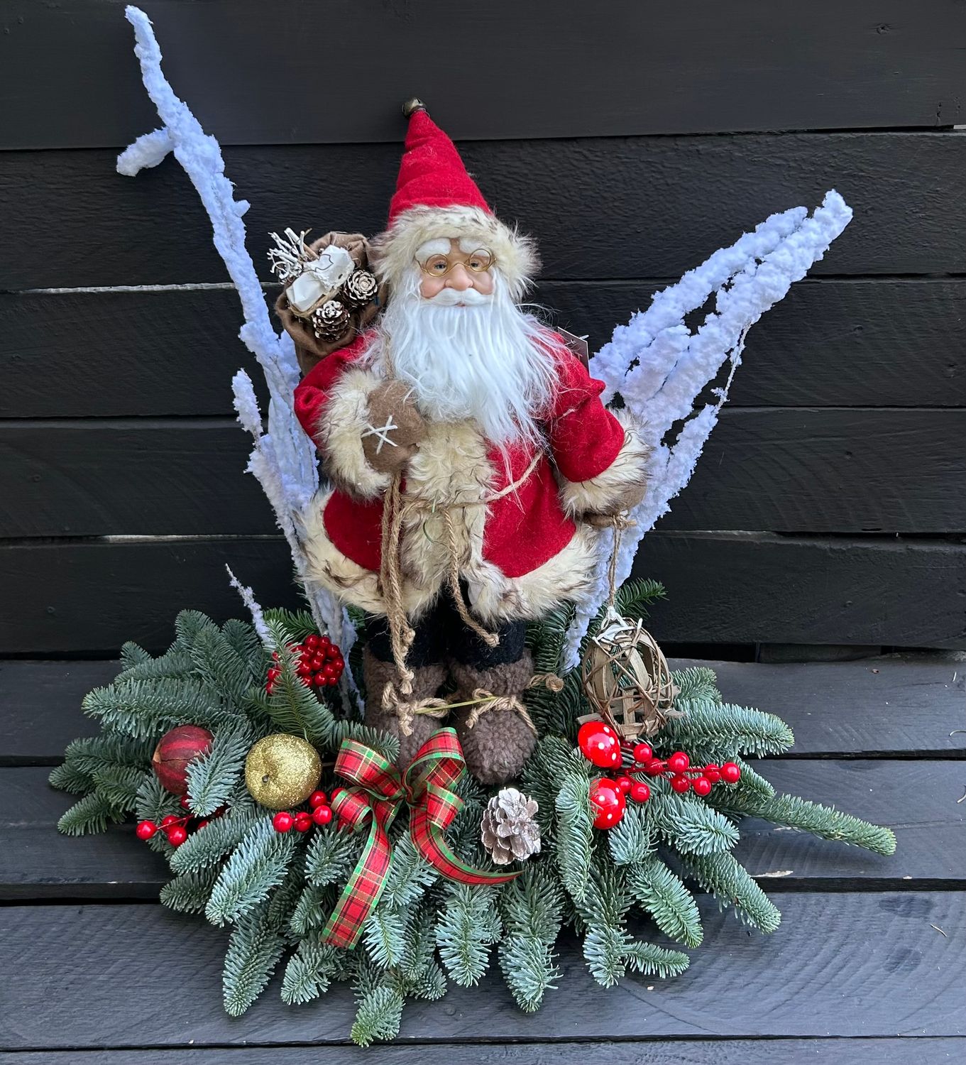 X27 - Christmas Arrangement