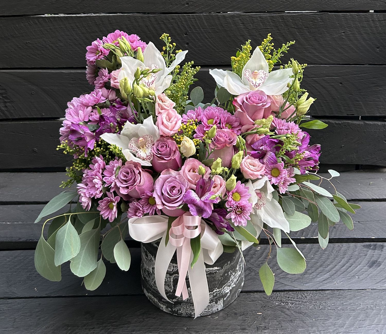 M09 - Mixed Flowers in a box