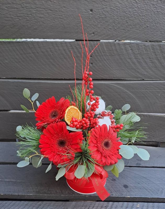 M09 - Mixed Flowers in a box