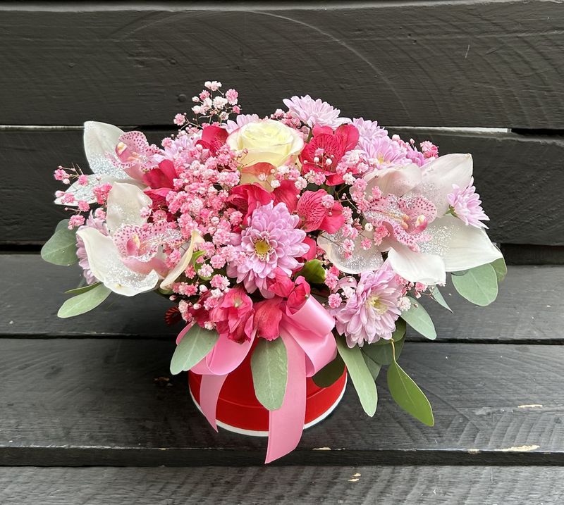 M09 - Mixed Flowers in a box (Orchids are glittered)