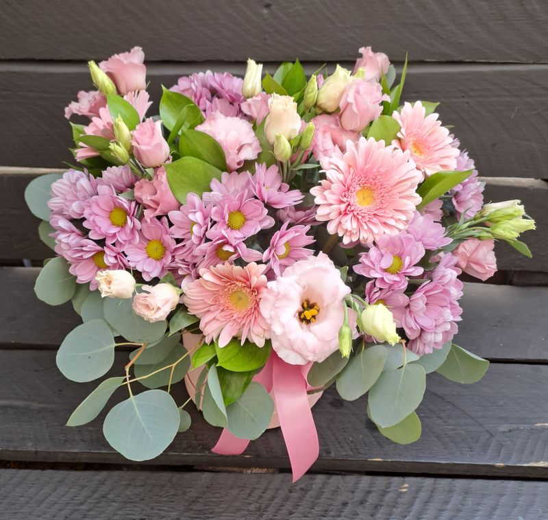 M06 - Mixed Flowers in a box