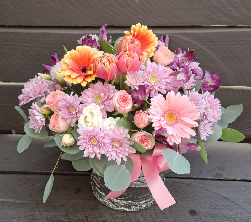 M08- Mixed Flowers in a box