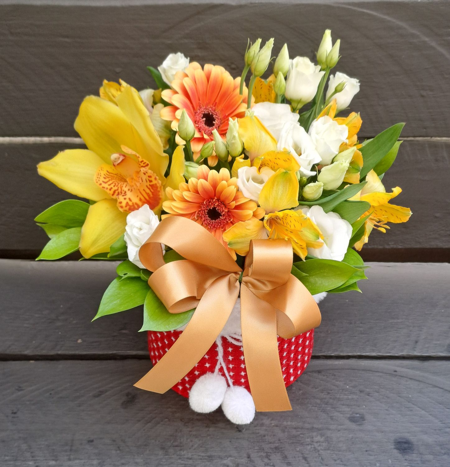 M07- Mixed Flowers in a christmas bag