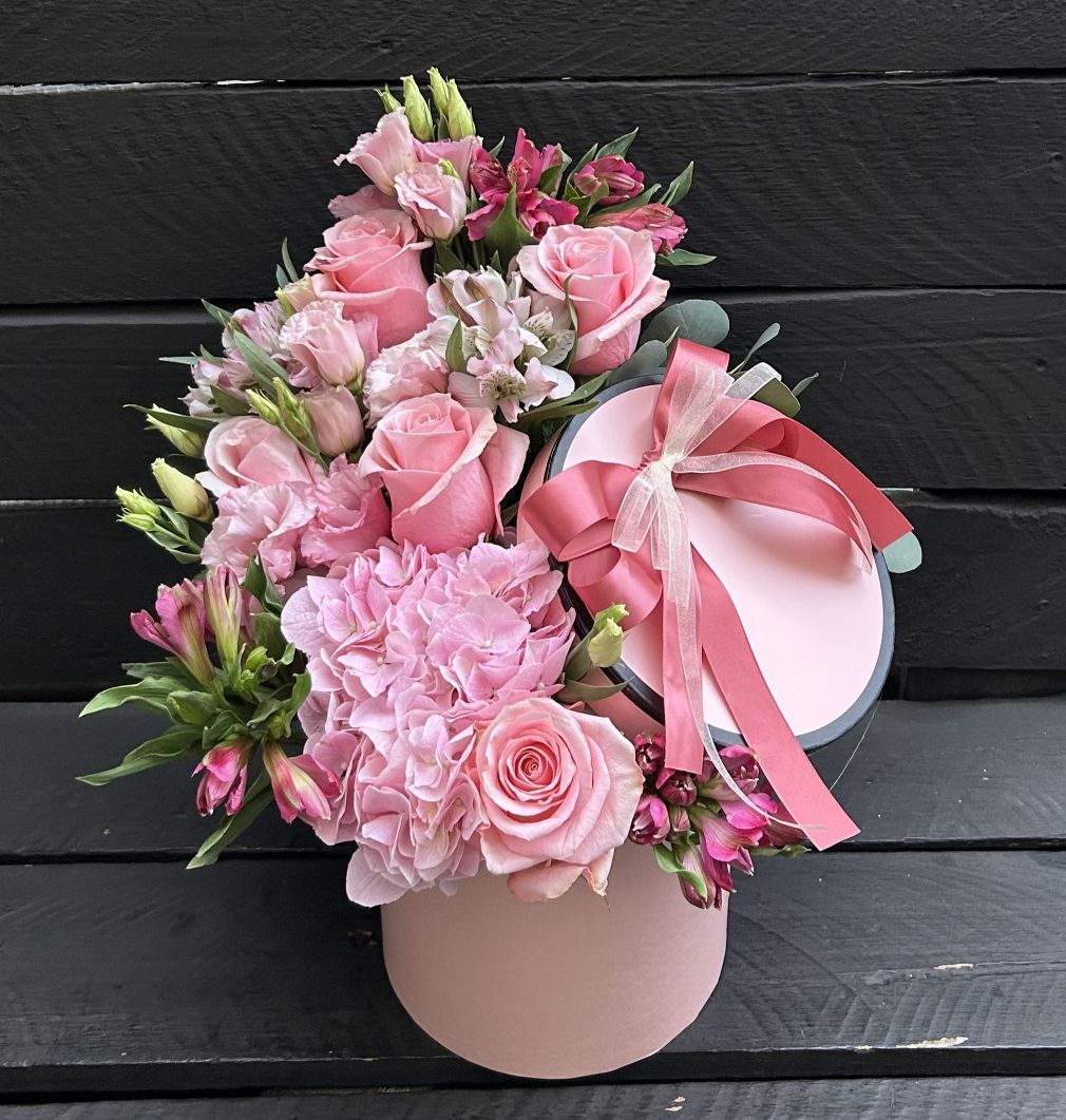 M12 - Mixed Flowers in a box