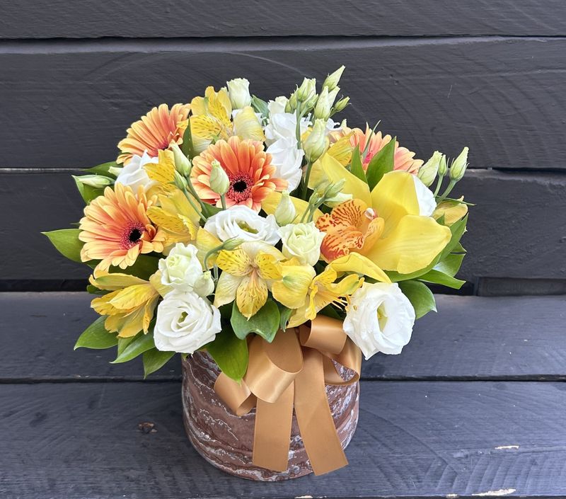 M05 - Mixed Flowers in a box