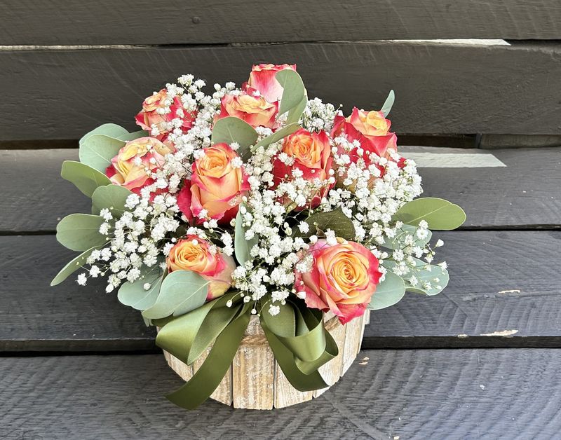 M06 - 9 Roses in a pot