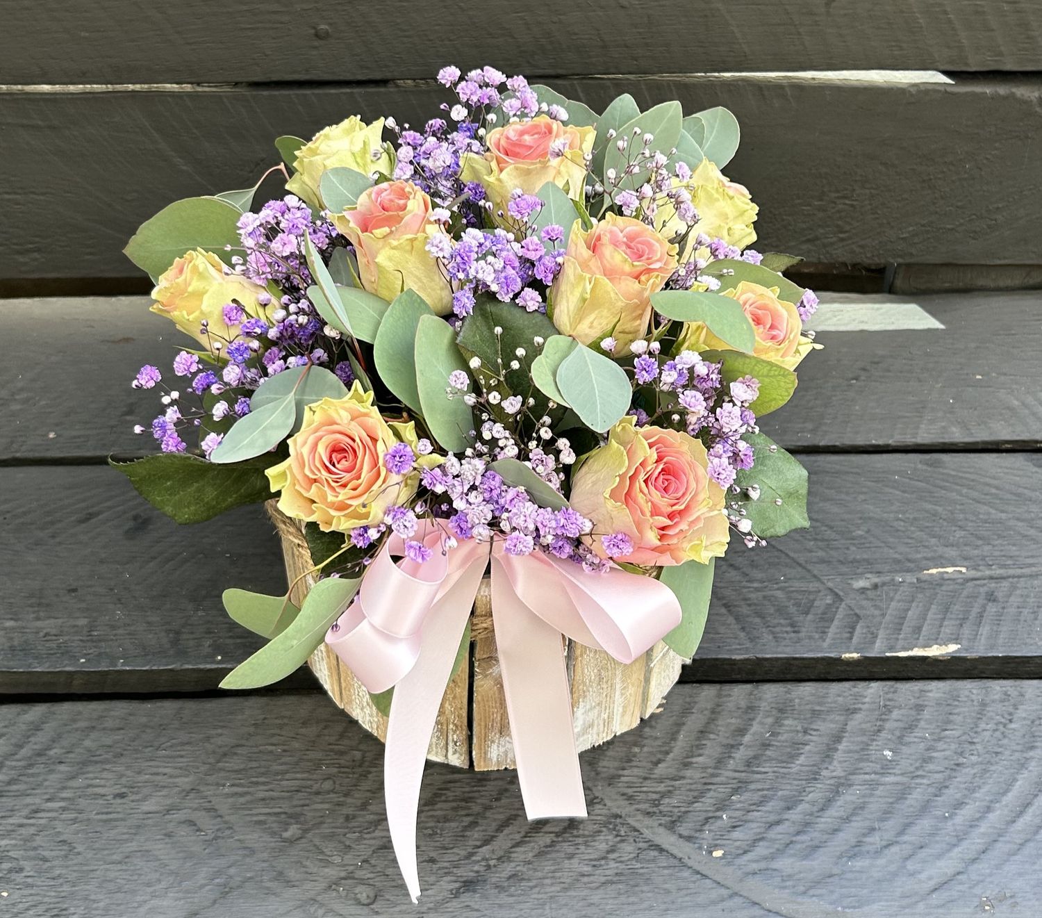 M05 - 9 Pink roses in a pot