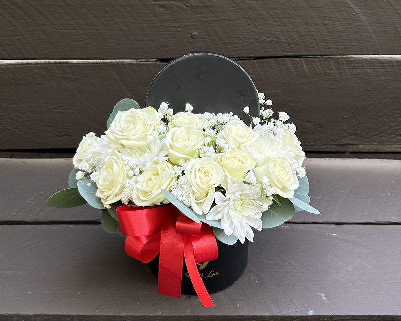 M05 - Mixed Flowers in a small box