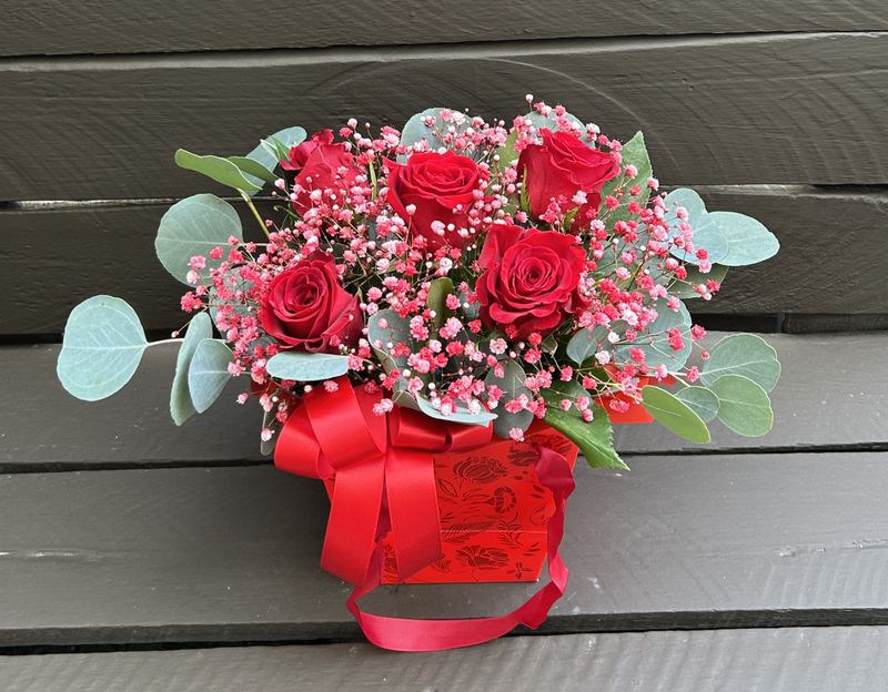 M08 - 5 Red Roses in a bag