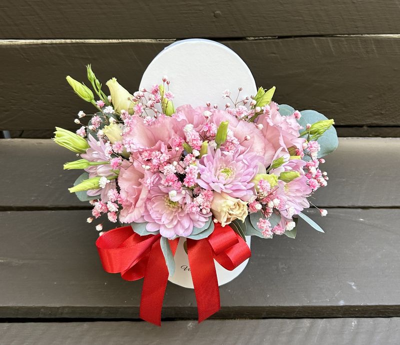 M09 - Mixed Flowers in a small box