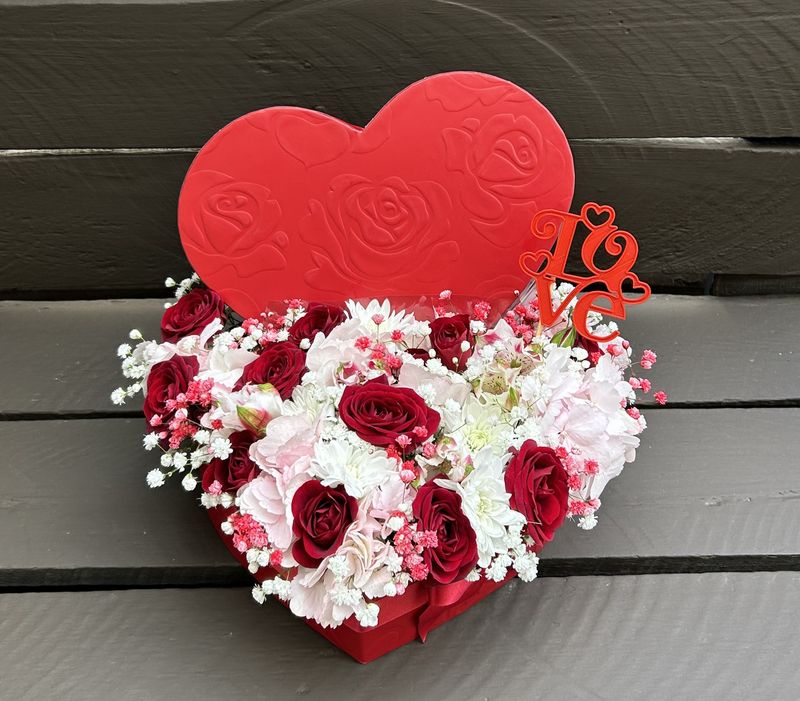 B2607 - Mixed Flowers in a heart box