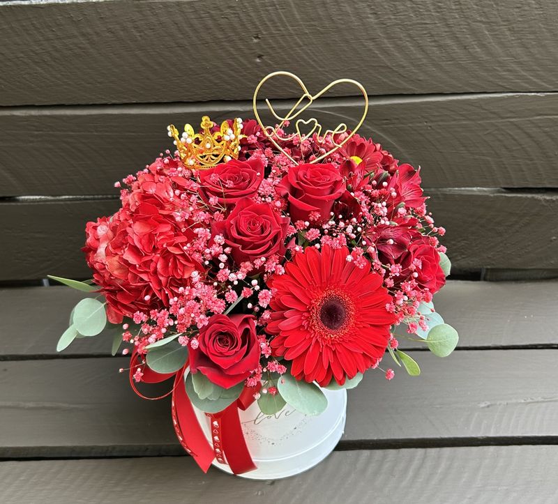 B2621 - Mixed Flowers in a box