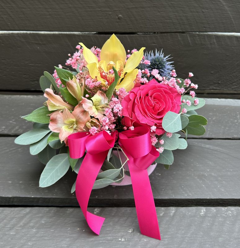 M10 - Mixed Flowers in a pink round box
