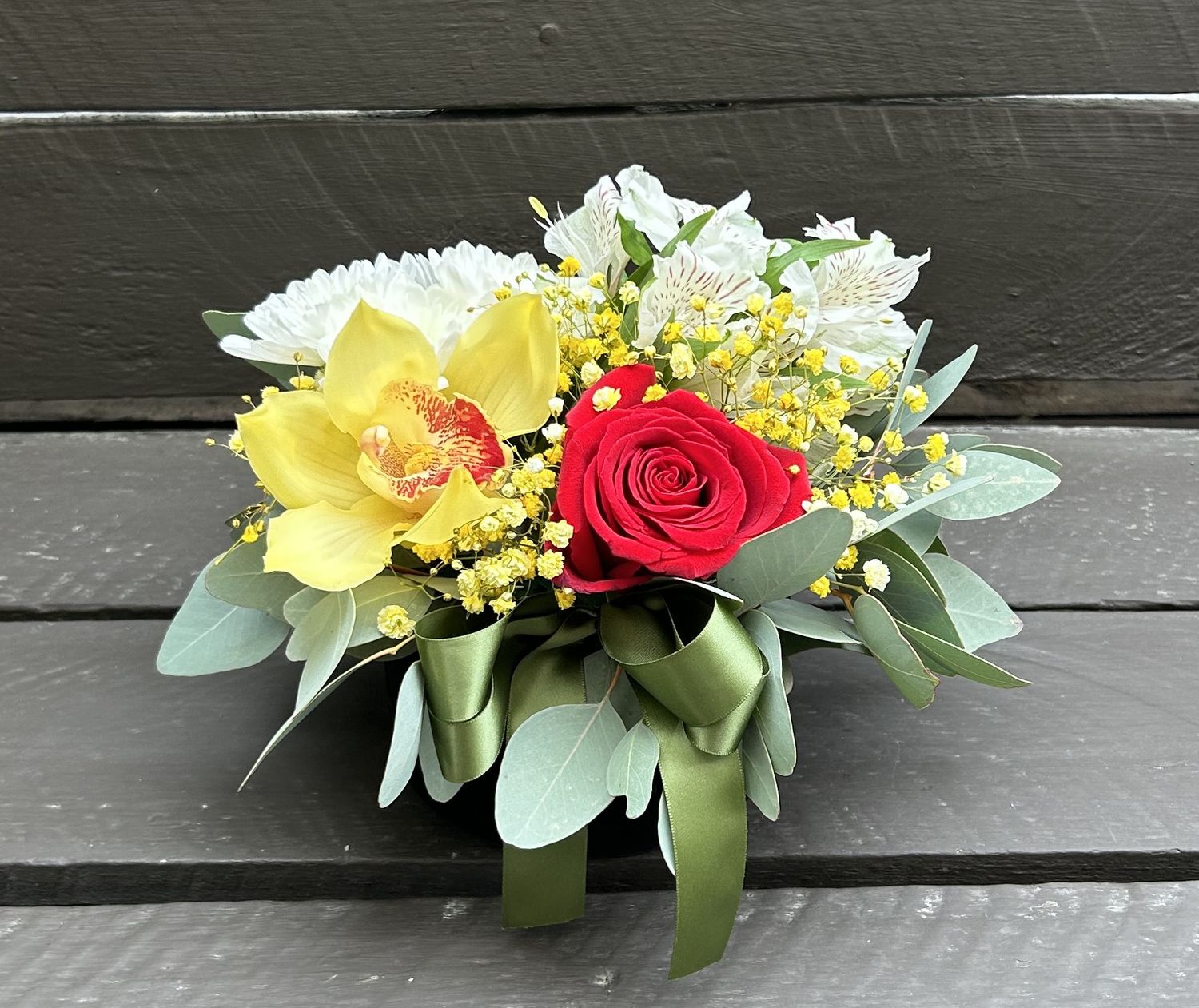 M06 - Mixed Flowers in a black round box