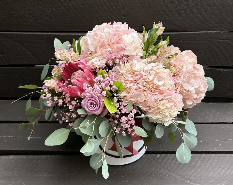 M07 - Mixed Flowers in a box