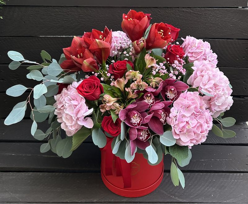 M03 - Mixed Flowers in a love box