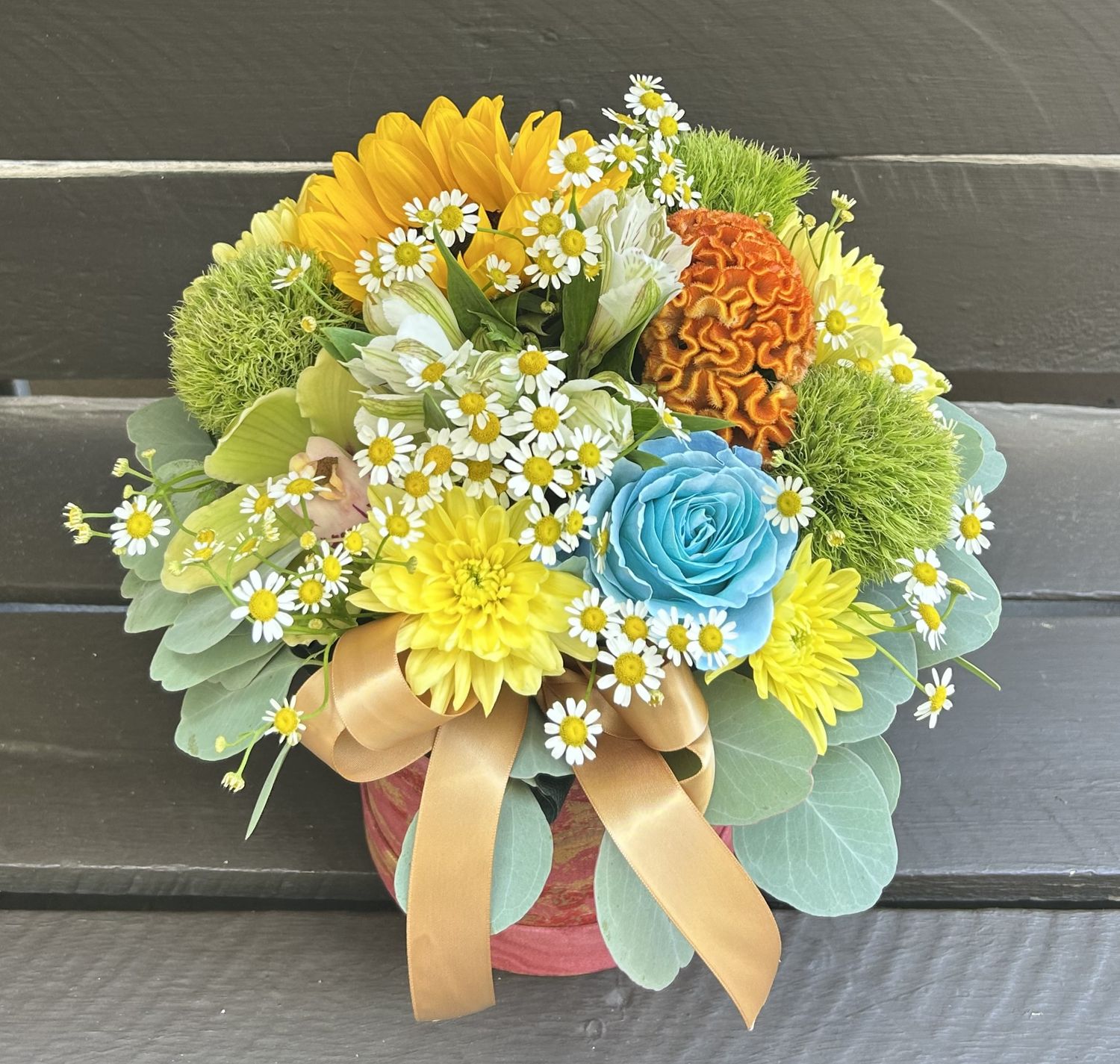 M02 - Mixed Flowers in a box