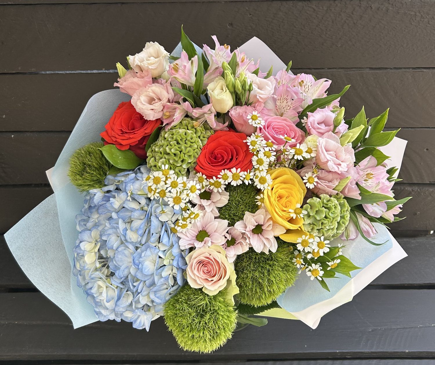 B06 - Mixed Flowers Bouquet