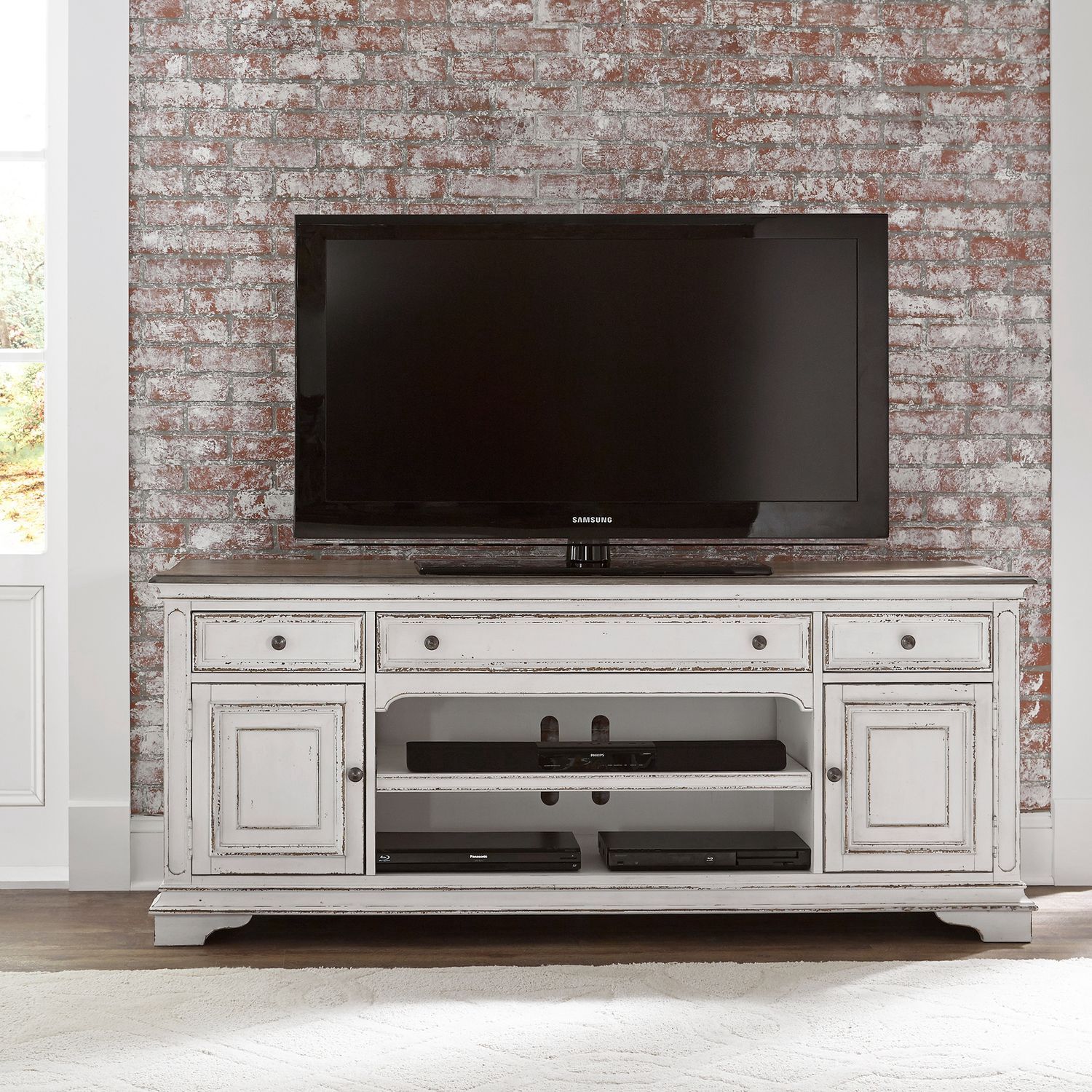 Magnolia Manor 70&quot; Entertainment TV Stand