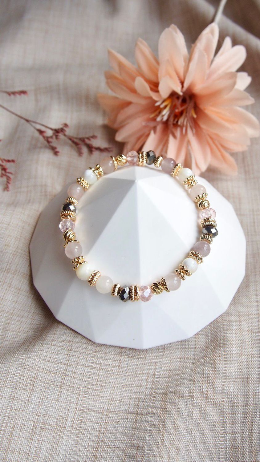 ​Camelia in White Agate