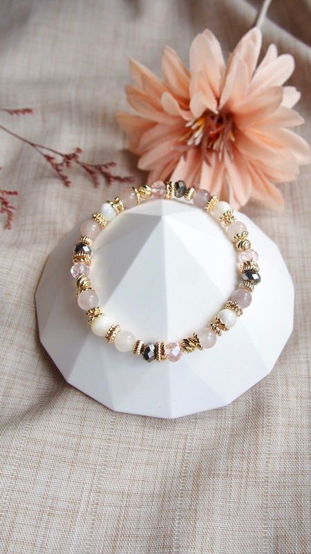 ​Camelia in White Agate