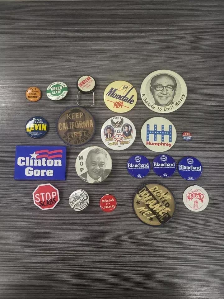 20 PC LOT VINTAGE POLITICAL PIN CAMPAIGN HUMPHREY CLINTON GORE MONDALE 1940-1990