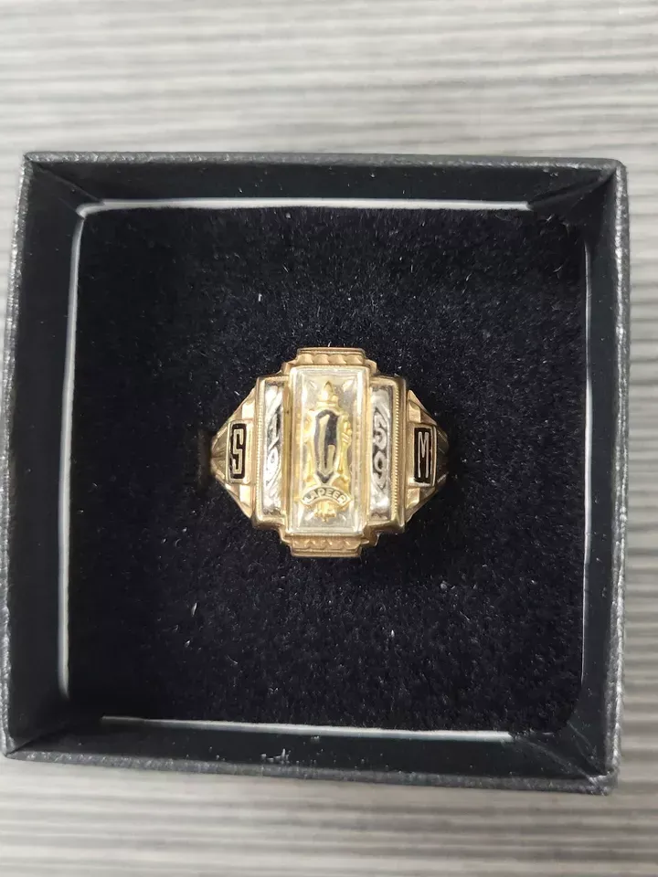 ANTIQUE LAPEER MICHIGAN HIGH SCHOOL 10K GOLD CLASS RING WB 6.7 G SZ 8 1/2