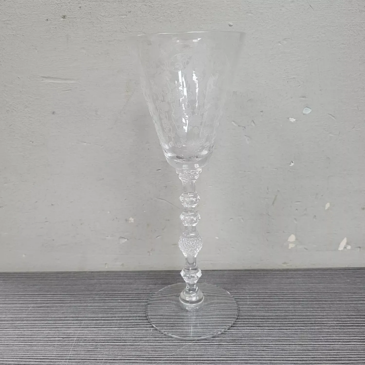 Beautiful vintage glass Diane water goblet #3122 Cambridge glass 6 3/4"