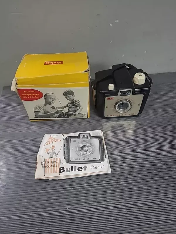 BROWNIE BULLET KODAK CAMERA VINTAGE PHOTOGRAPHY 127 FILM vintage box instruction