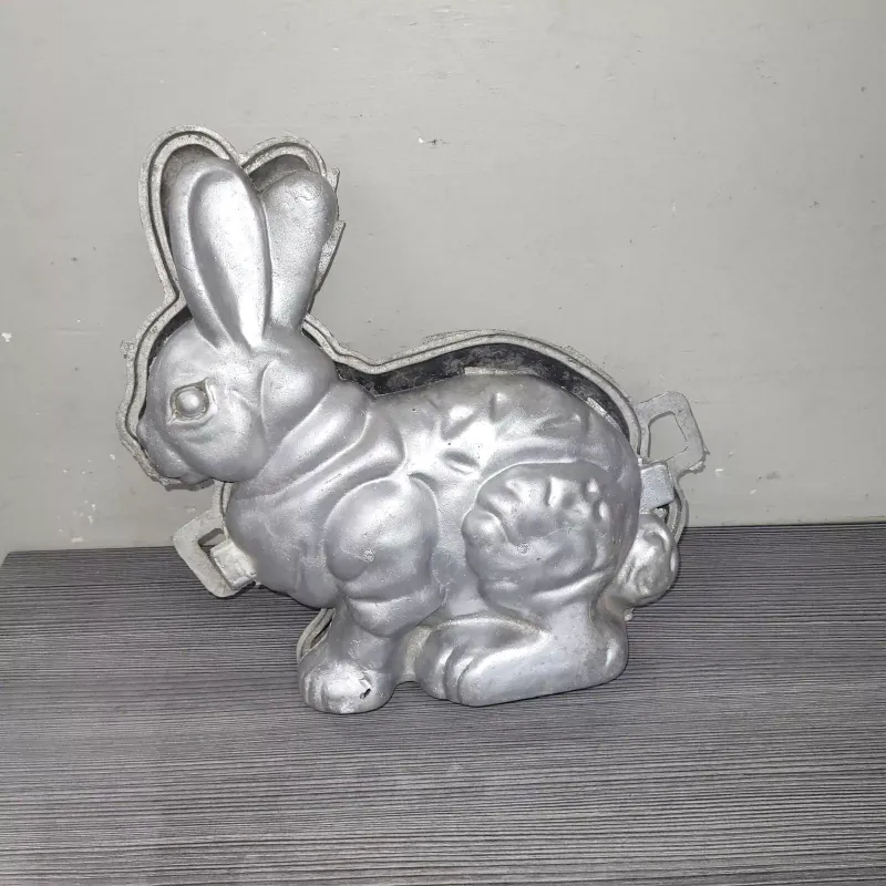Cast Aluminum 2 Piece Easter Bunny Rabbit Cake/Chocolate Mold