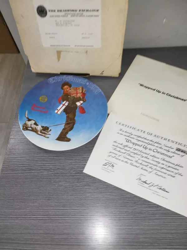 CHRISTMAS PLATE 1981 Knowles Norman Rockwell MAILBOX BOY N DOG