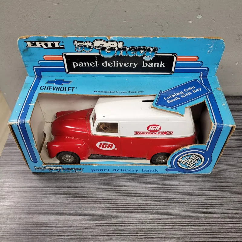 ERTL ’50 Chevy Panel Delivery truck Bank IGA Hometown Proud made in 1988 w box