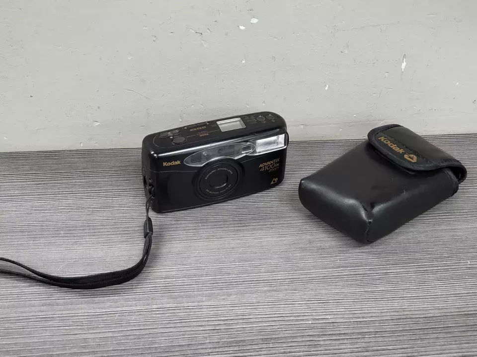 Kodak Advantix 4100 IX Zoom APS Point & Shoot Film Camera w case