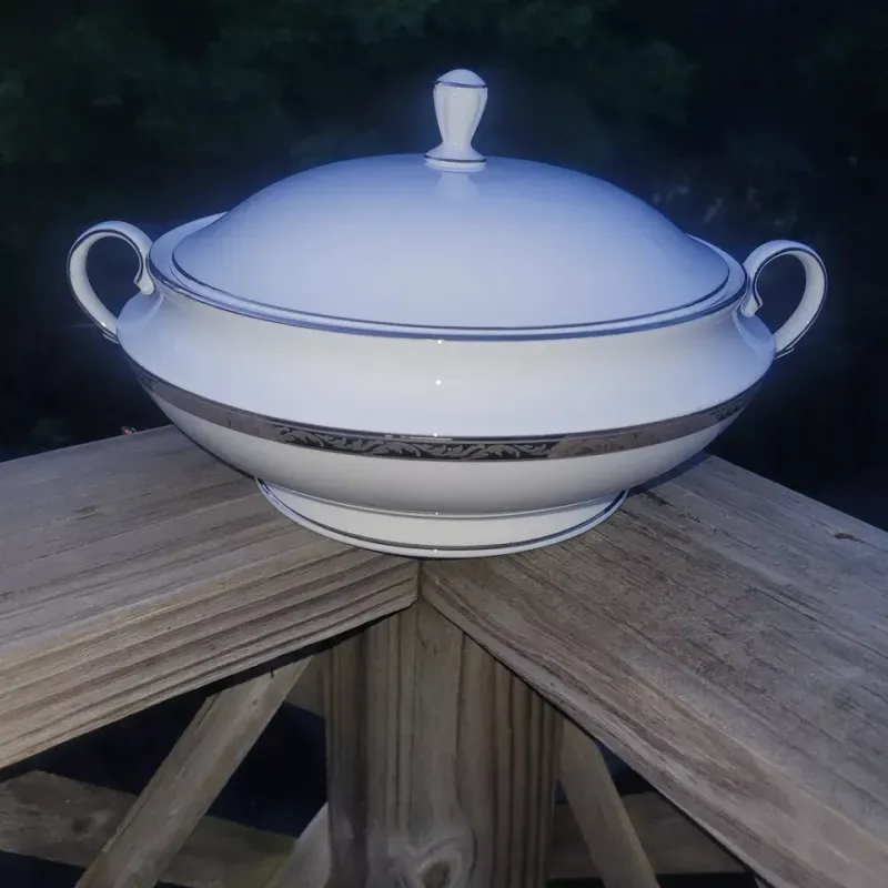 Lenox Classics Collection Landmark Platinum Round Covered Vegetable Made in USA
