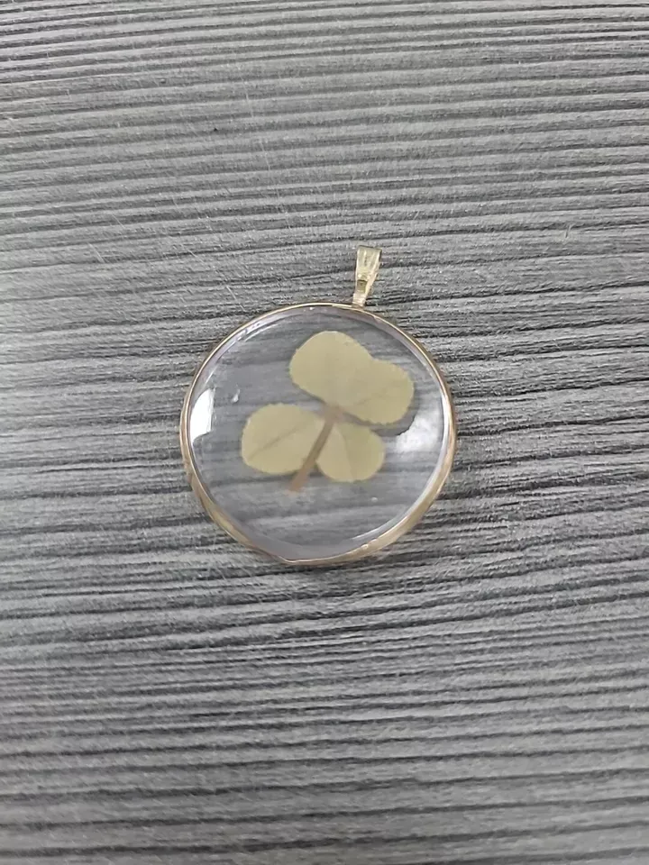 victorian 9k gold real four leaf clover in glass charm pendant vintage jewelry