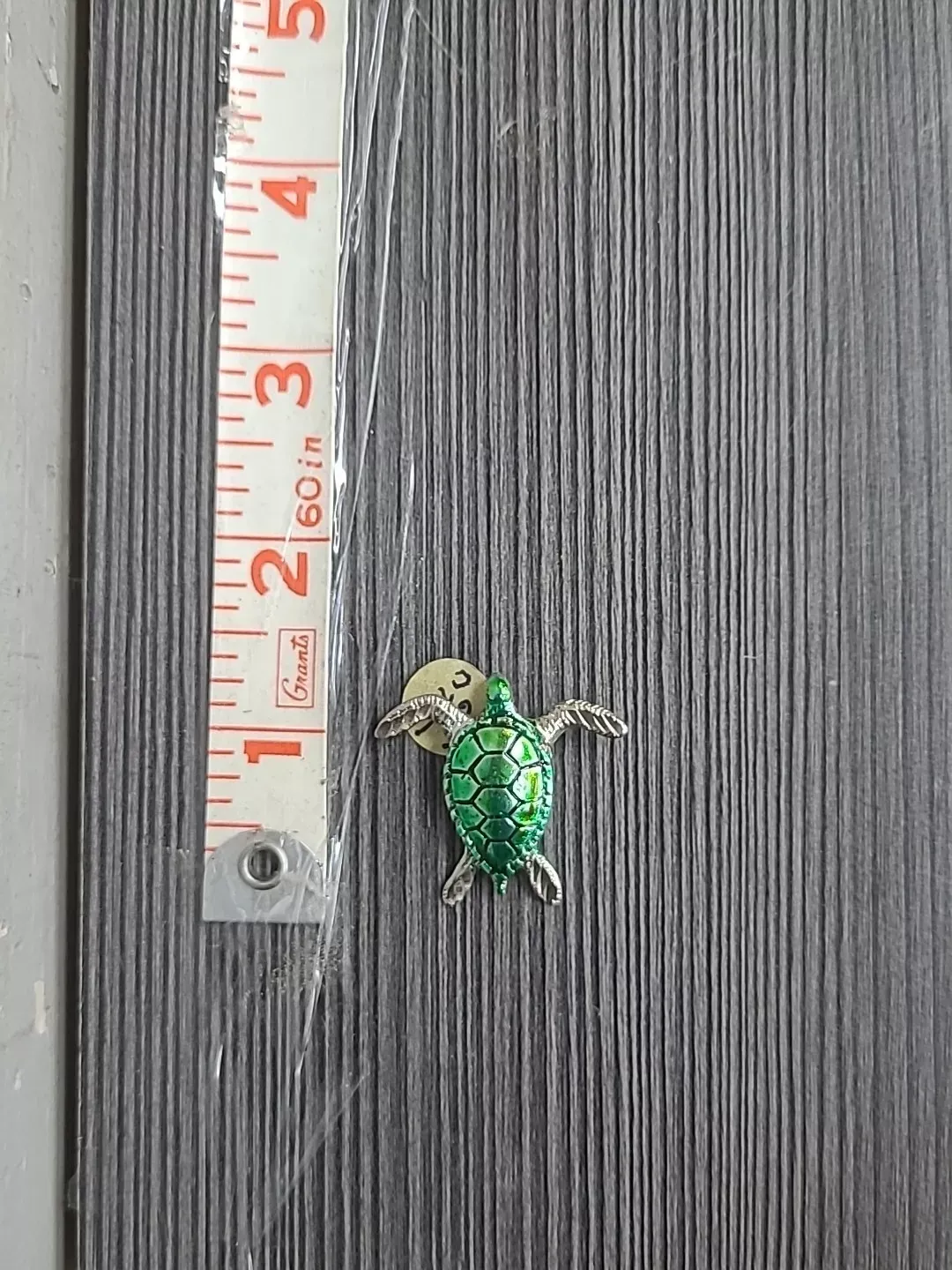 VINTAGE 1980'S STERLING SILVER SEA TURTLE SHEEPHEAD PENDANT GREEN LASER CUT 6.6G