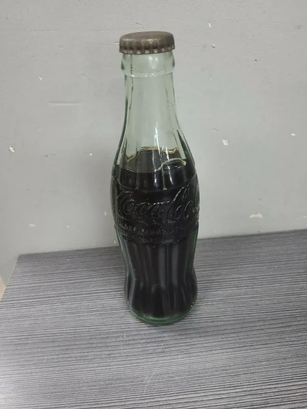 Vintage 6 oz Coca-Cola Green Glass Coke Bottle chicago illinois  Full & Sealed