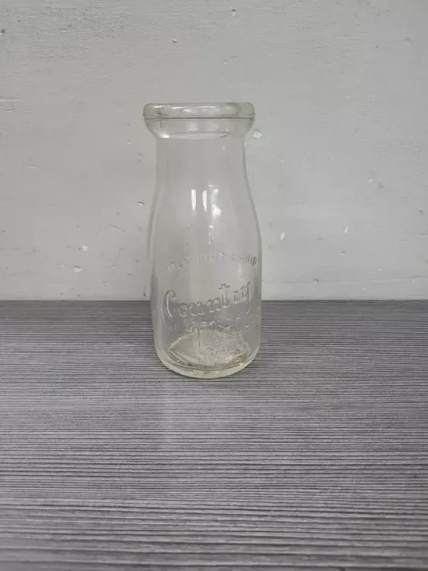 VINTAGE COUNTRY MAID HALF PINT GLASS MILK BOTTLE OWENS ILLINOIS GLASS 1943