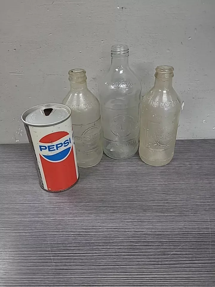 VINTAGE PEPSI 3 BOTTLE & 1 CAN LOT PULL TAB GLASS ADVERTISTING 16 OZ 12 OZ