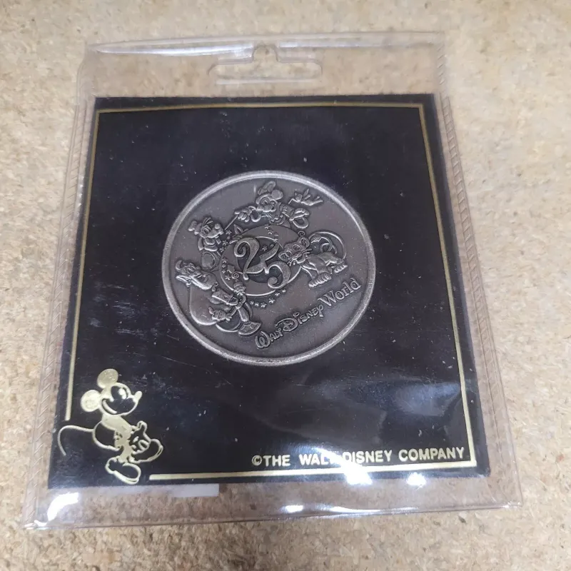 Walt Disney World 1971-1996 25th Anniversary Silver Tone Collectible Coin medal