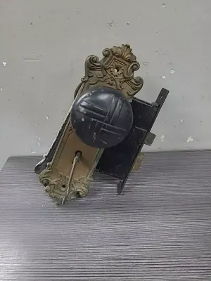 Door Knobs & Handles