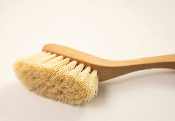 Sztywna szczotka do naczyń