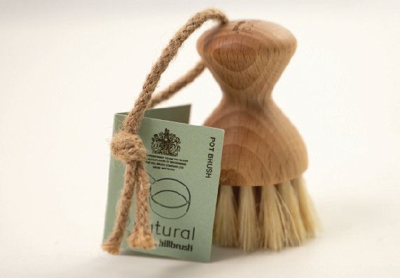 Sztywna szczotka do garnków