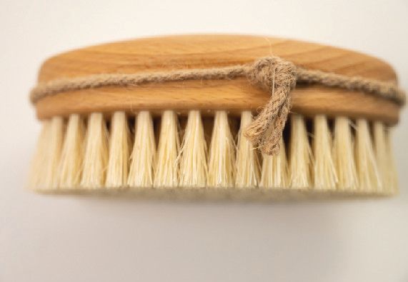 Sztywna szczotka do ciała