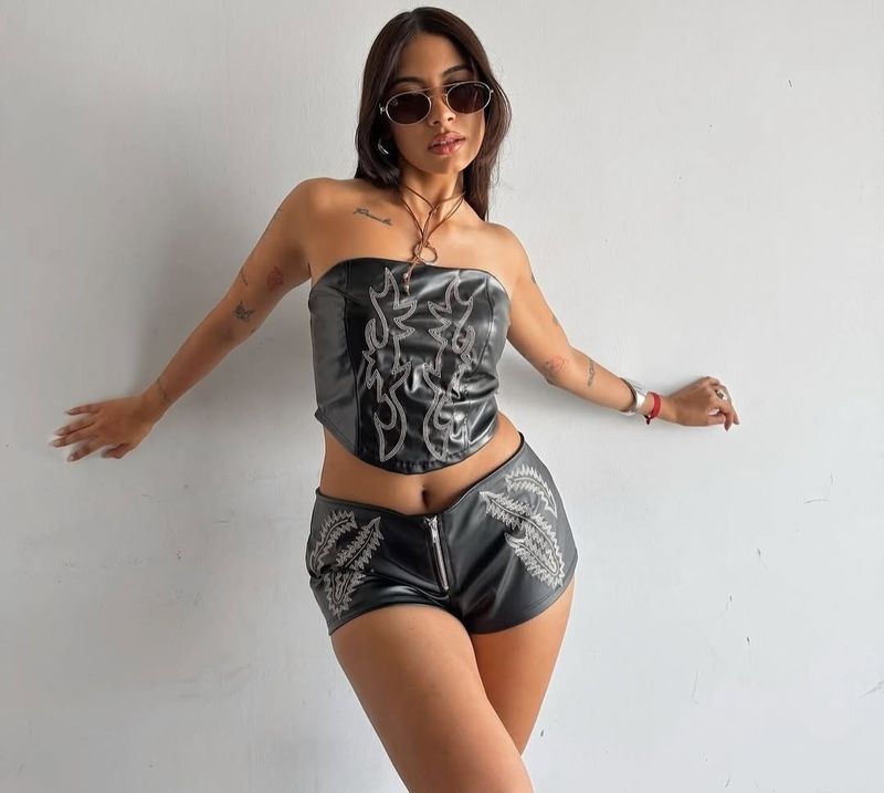 Short Frada