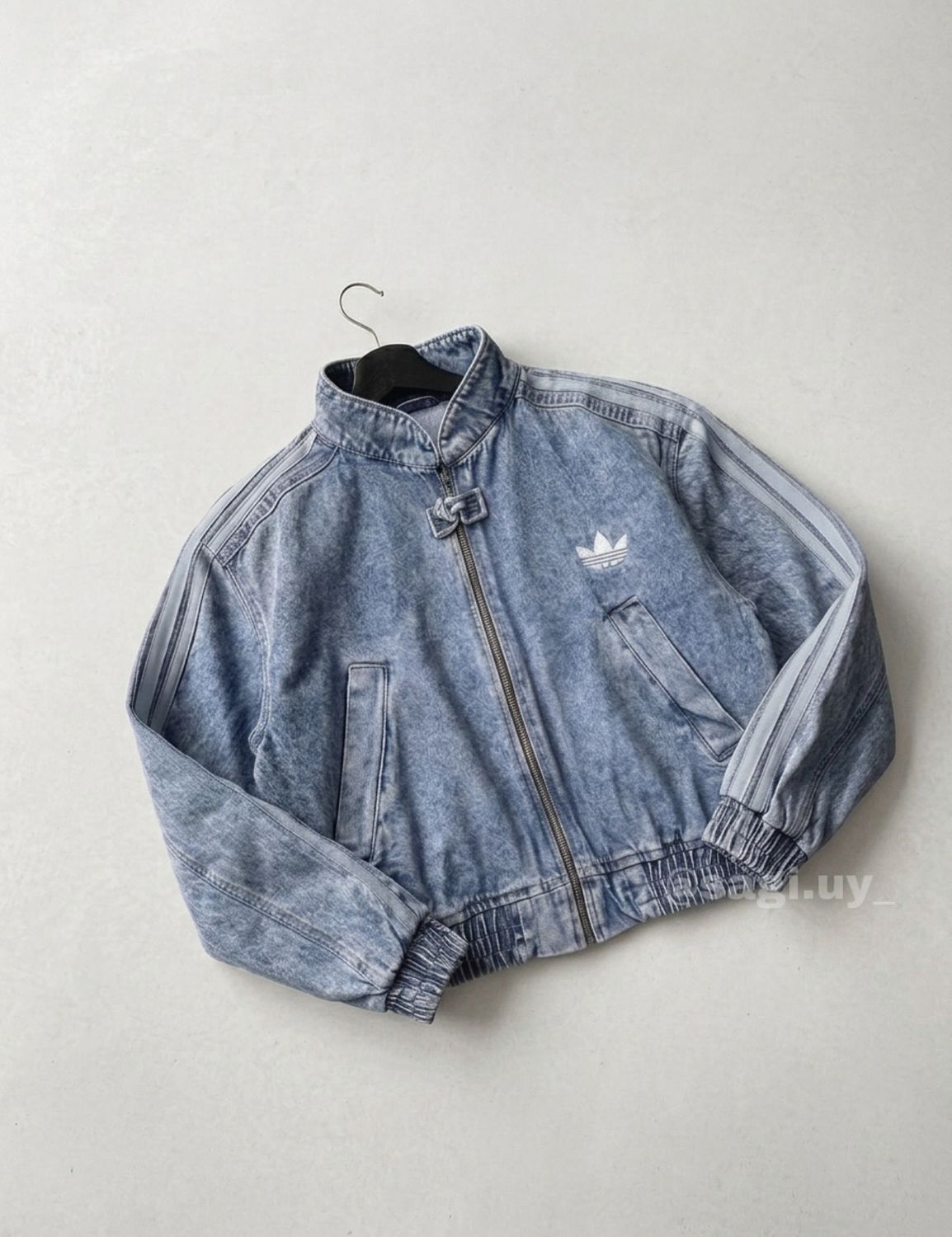 Campera Adi Bordada