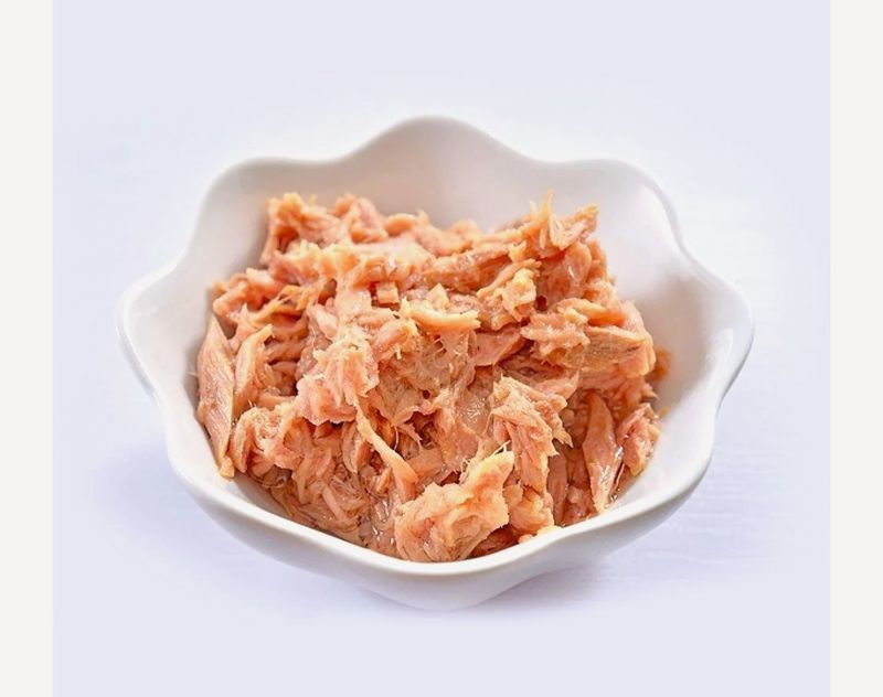 Tuna Canned Hagoromo Sea Chicken  Flakes 70g  (Pack of 8 Cans)