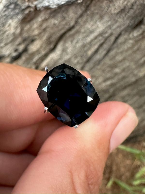 3.9ct Blue Australian Sapphire