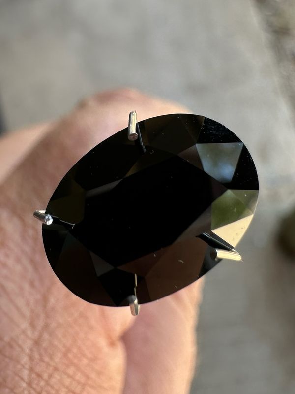 10.1ct Black Australian Spinel